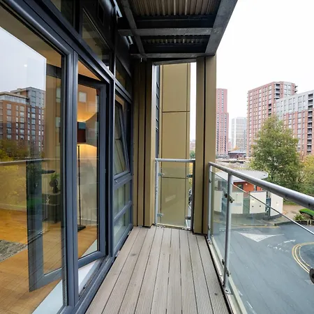 Apartment Spacious 2br - Centre - Balcony - Parking