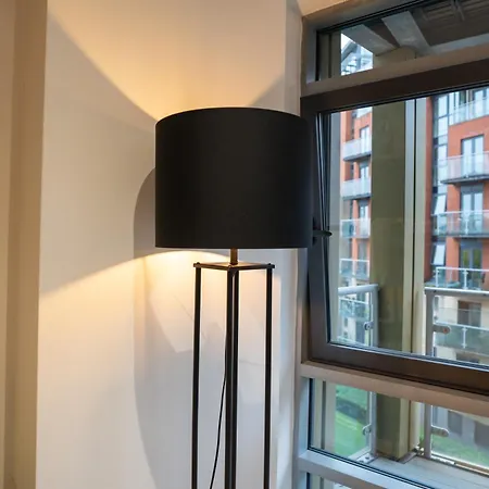 Apartment Spacious 2br - Centre - Balcony - Parking *