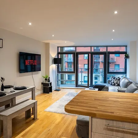 Spacious 2br - Centre - Balcony - Parking