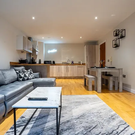 Apartment Spacious 2br - Centre - Balcony - Parking *