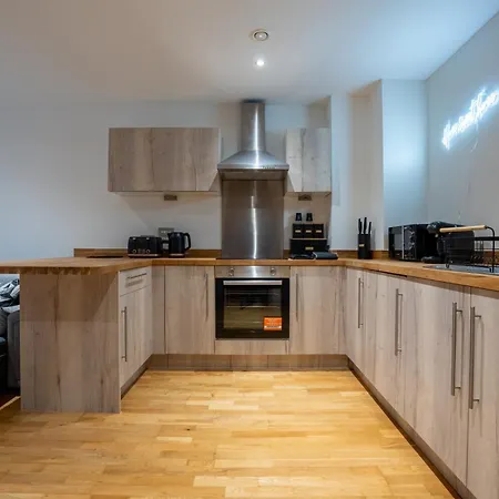 Spacious 2br - Centre - Balcony - Parking