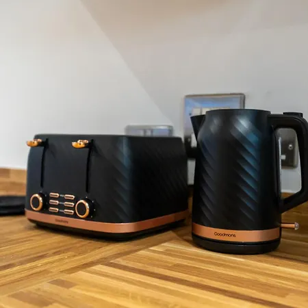 Apartment Spacious 2br - Centre - Balcony - Parking *