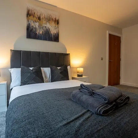 Spacious 2br - Centre - Balcony - Parking *