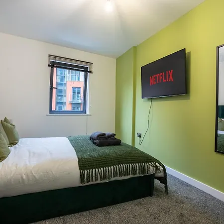 Apartment Spacious 2br - Centre - Balcony - Parking