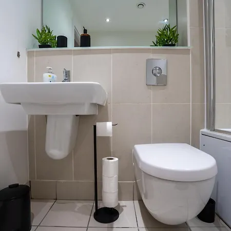 Spacious 2br - Centre - Balcony - Parking