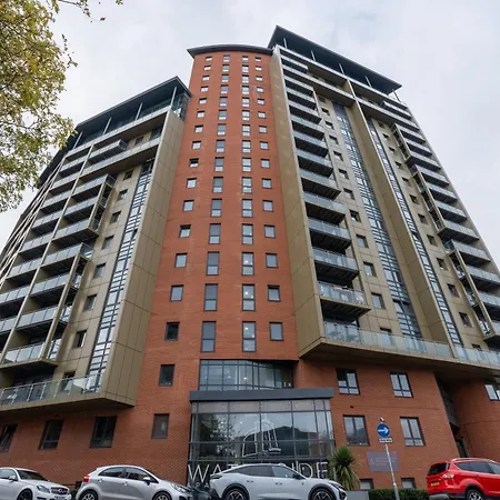 Spacious 2br - Centre - Balcony - Parking *