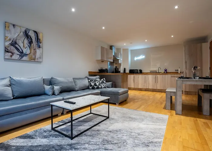 Spacious 2br - Centre - Balcony - Parking