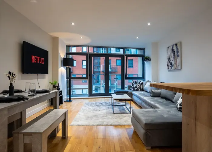 Апартаменти Spacious 2br - Centre - Balcony - Parking Лідс