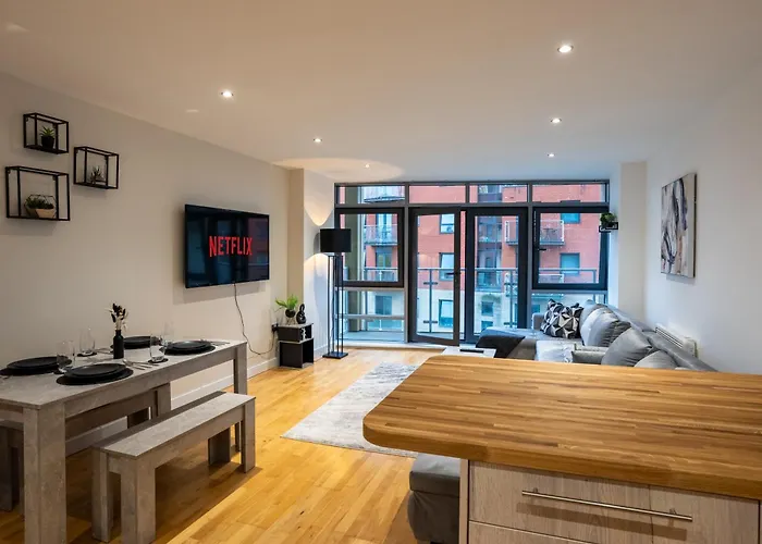 Spacious 2br - Centre - Balcony - Parking