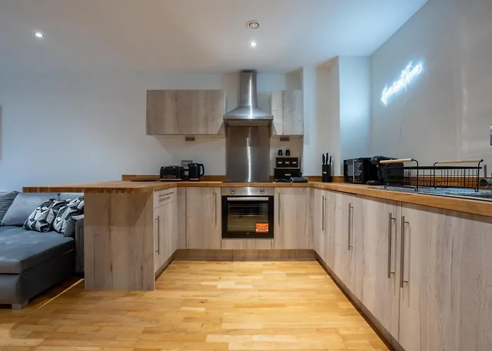 Spacious 2br - Centre - Balcony - Parking