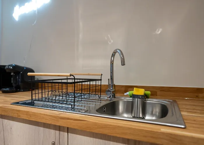 Spacious 2br - Centre - Balcony - Parking *