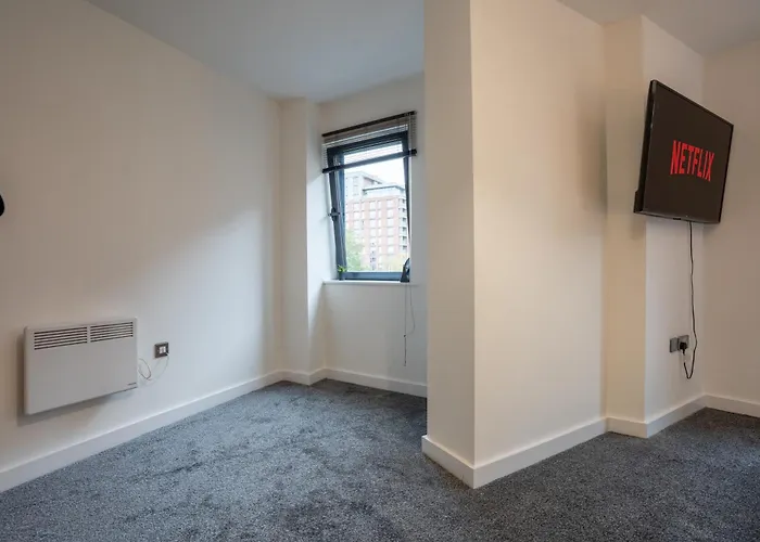 Spacious 2br - Centre - Balcony - Parking Апартаменти *