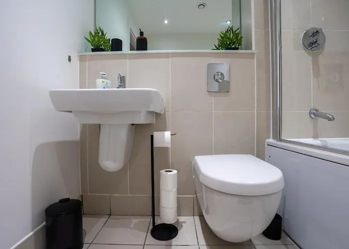 Spacious 2br - Centre - Balcony - Parking