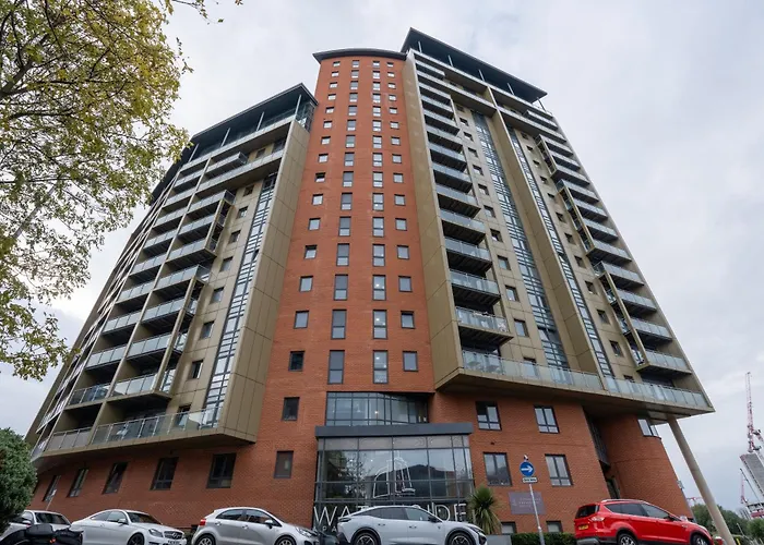 Spacious 2br - Centre - Balcony - Parking *