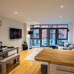 Spacious 2br - Centre - Balcony - Parking