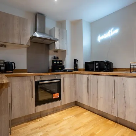 Spacious 2br - Centre - Balcony - Parking Лідс