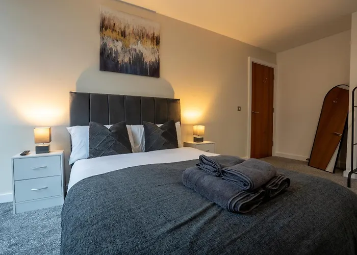 Spacious 2br - Centre - Balcony - Parking *